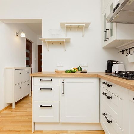 Apartment Grzybowska by Renters Warszawa Zewnętrze zdjęcie