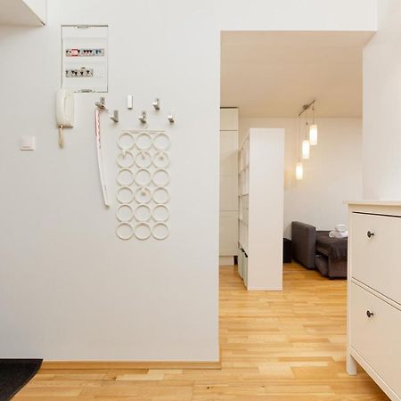 Apartment Grzybowska by Renters Warszawa Zewnętrze zdjęcie