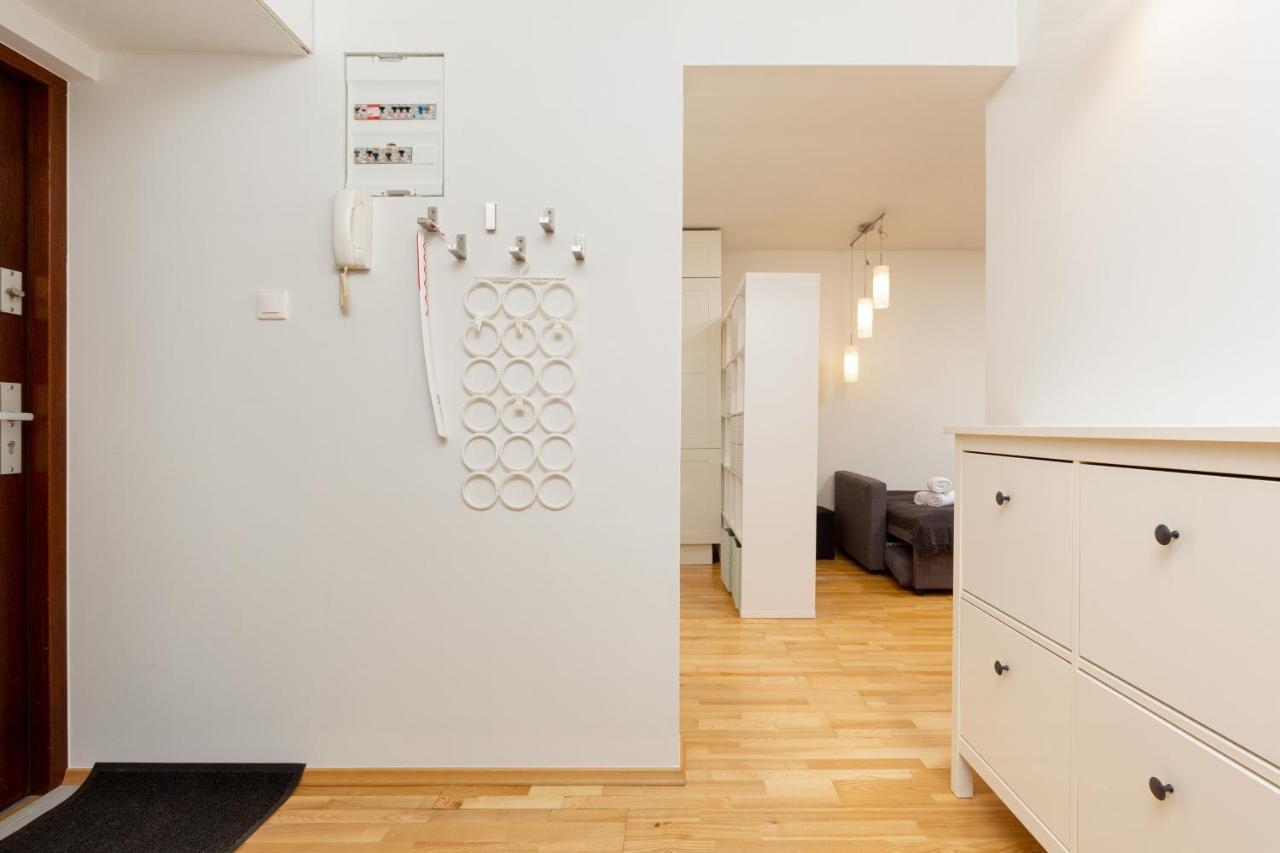 Apartment Grzybowska by Renters Warszawa Zewnętrze zdjęcie