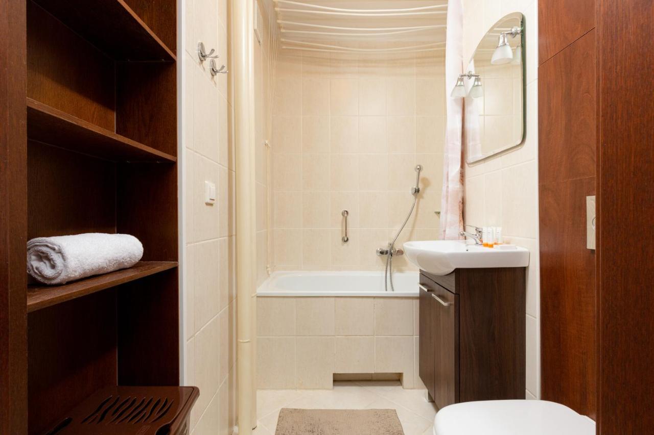 Apartment Grzybowska by Renters Warszawa Zewnętrze zdjęcie